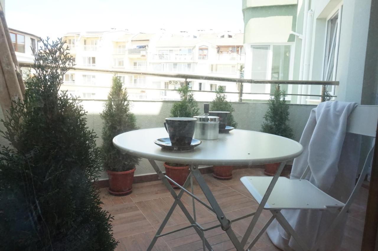 Bright, Comfortable And Cozy Apartment Burgasz Kültér fotó